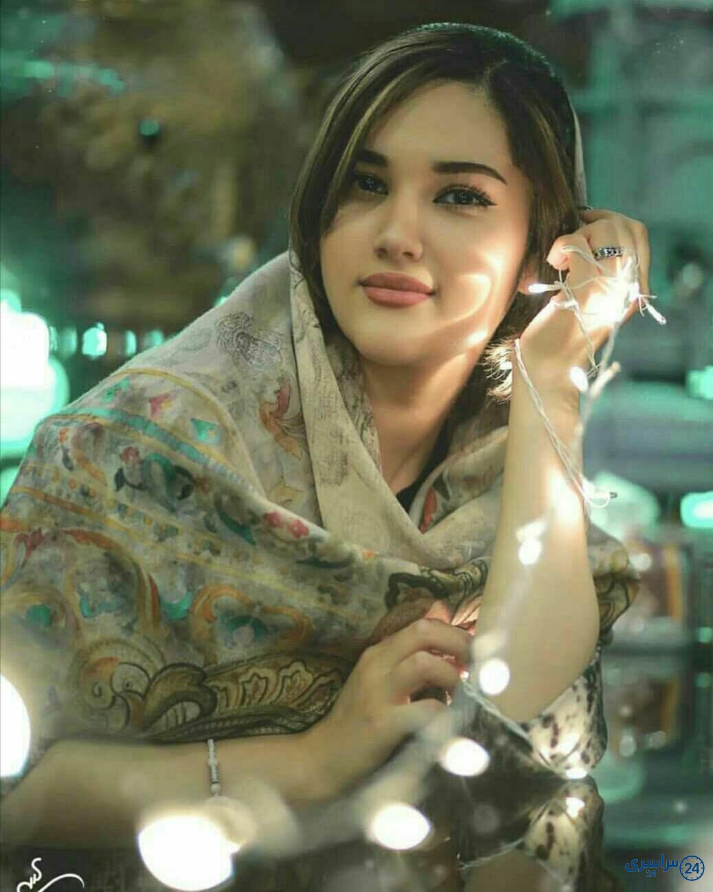 عکس خانم هلو