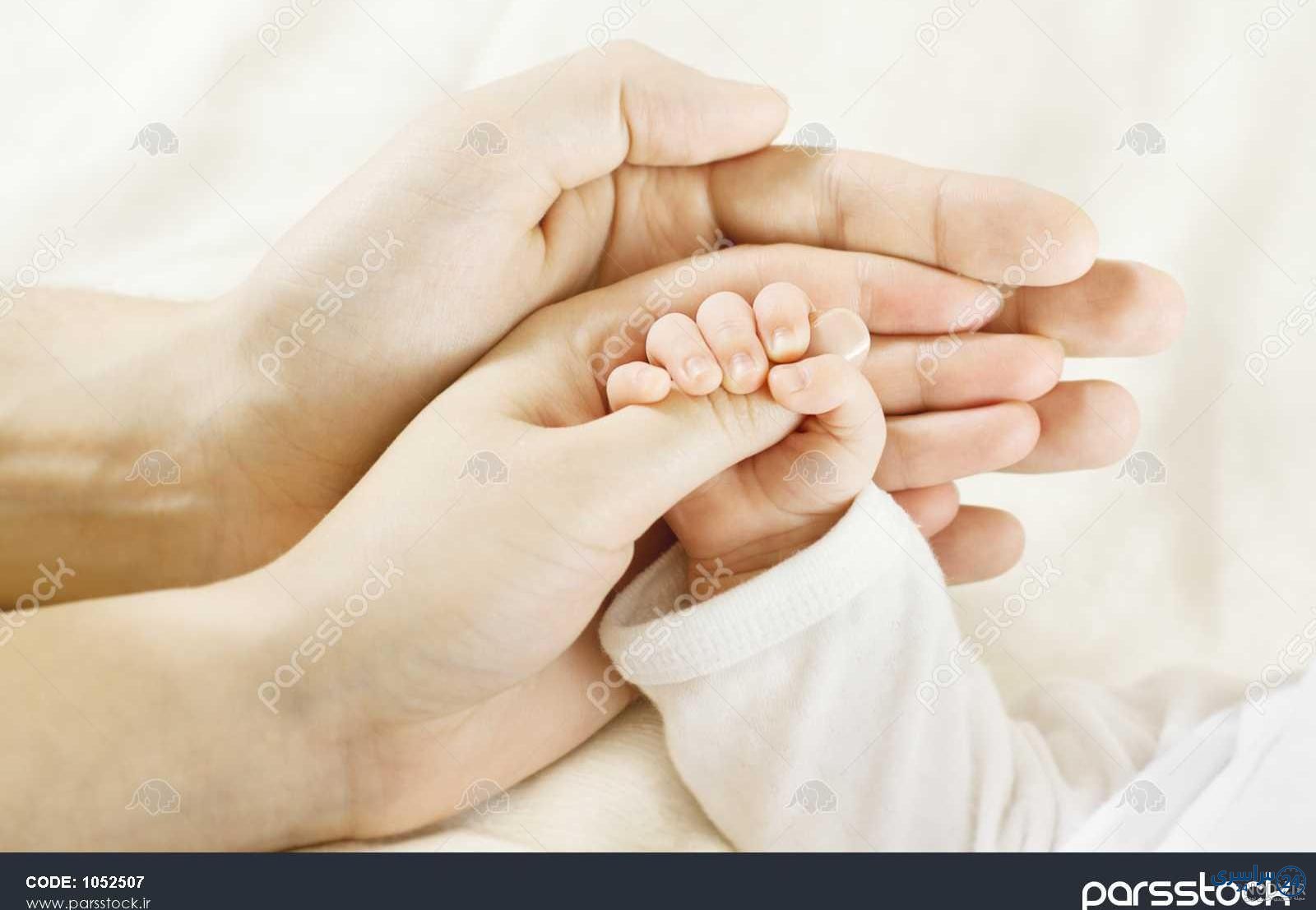 ژست عکس پدر و مادر با کودک
