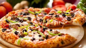 طرز تهیه پیتزا ساده خانگی | آموزش خمیر و پیتزا خوشمزه و کش‌دار