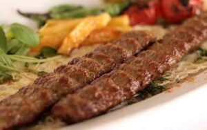 طرز تهیه کباب کوبیده رستورانی | خوشمزه، آبدار و حرفه ای