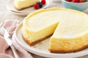 طرز تهیه چیز کیک یخچالی با بیسکویت پتی بور | ساده و بدون فر
