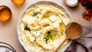 طرز تهیه انواع پوره سیب زمینی | ساده، رژیمی، با شیر، پنیر و خامه